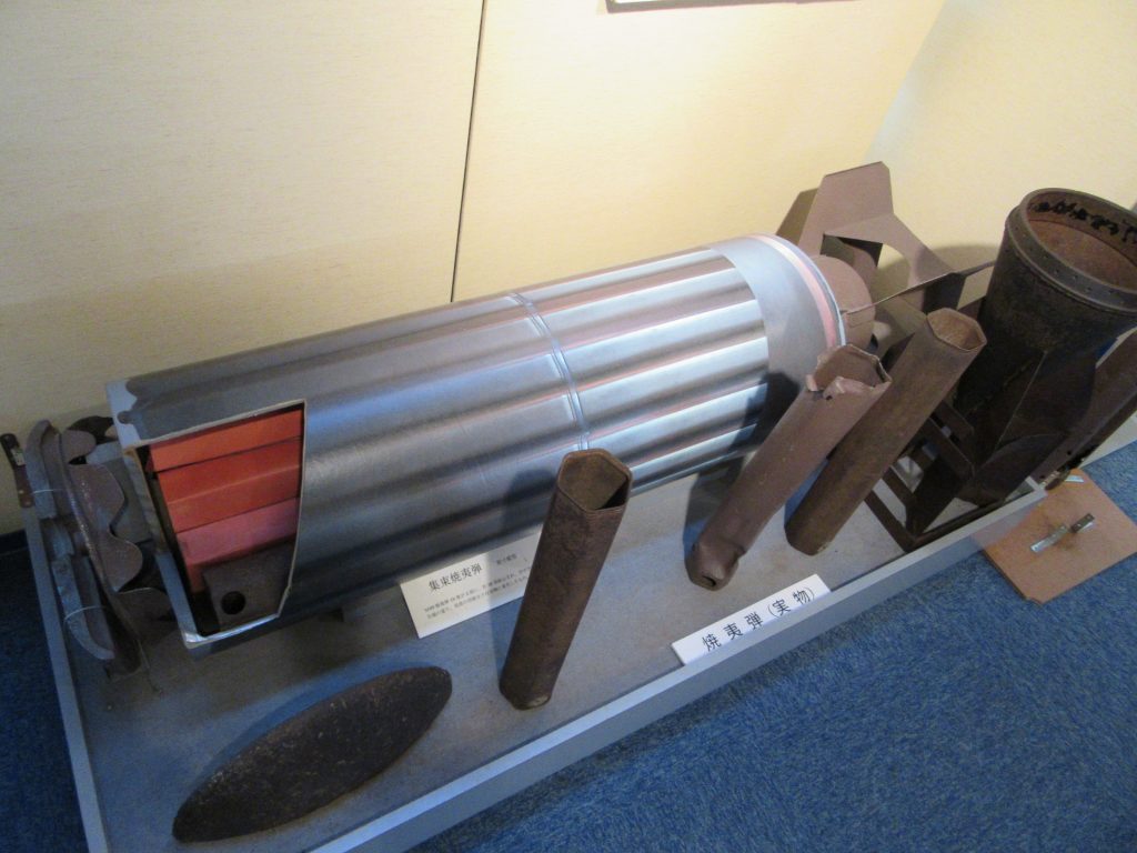 東京大空襲・戦災資料センターで展示されている焼夷弾